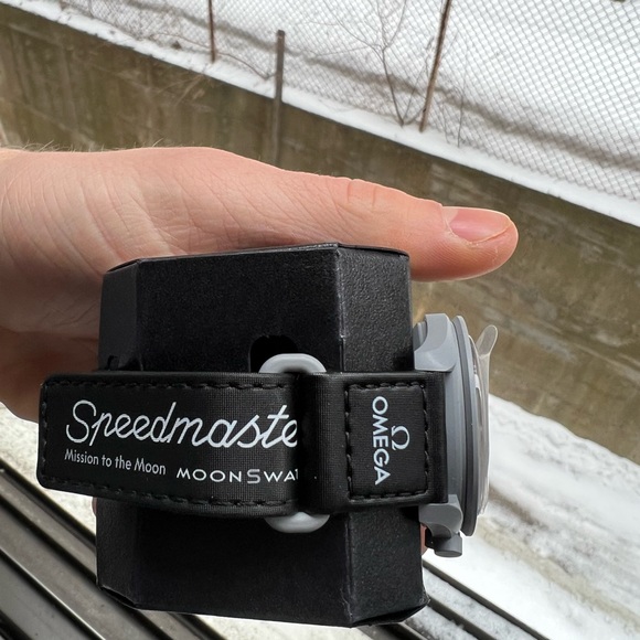 Swatch x Omega Moonswatch Mission To The Moon - Picture 5 of 6